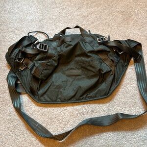 Athleta Excursion Belt Bag Olive Green Large